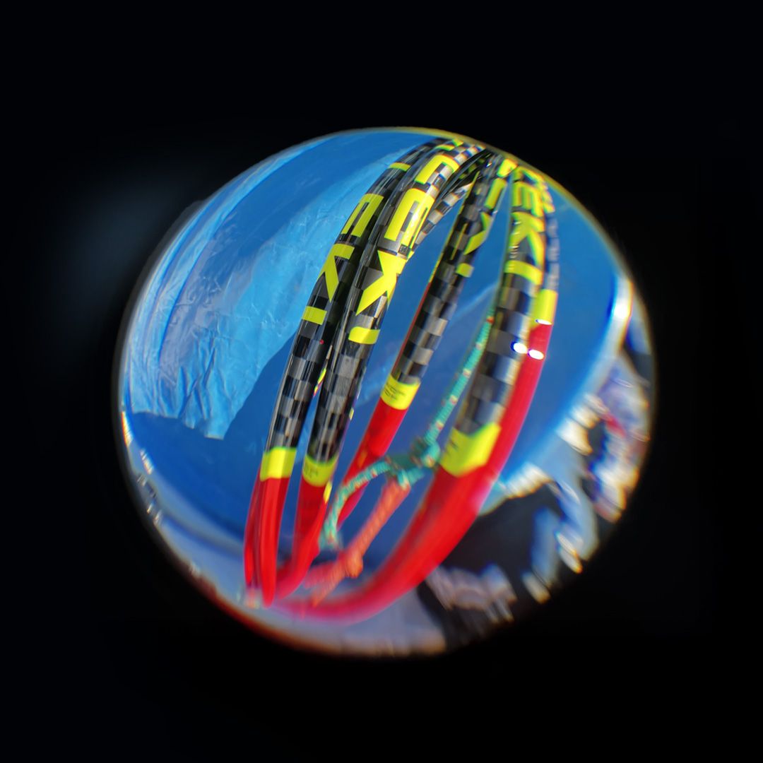 Attrezzatura da sci e bacchette